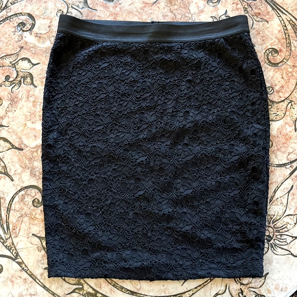 Women’s Black Lined Overlay Floral Lace Knee Length Skirt By Candie’s Size L